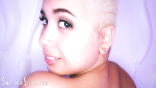 SwallowSalon Aaliyah Hadid