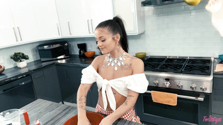 WhenGirlsPlay Ryan Reid And Scarlett Alexis She Kneads It WRB