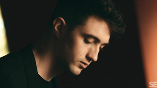 SexArt Olive Glass Croupier WRB