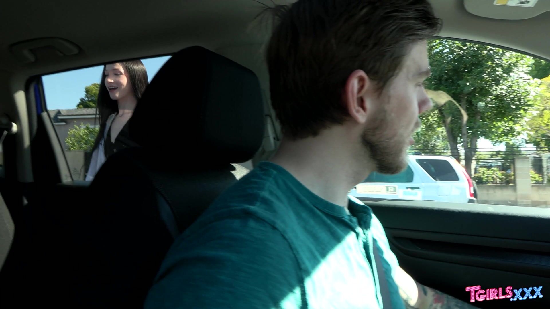TGirls Bella Sky & Steve Rickz / Free Ride!