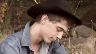 AVI Production (Eurocreme, Staxus) – Bareback Twink Ranch (2007), Sc. 3 – Lukas Marks, Kent Drake, Tomas Adamec, Salem Moore, Tim Tailor