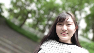 musume Tomomi Sorimachi A veteran girl sticks out her tongue and makes a peace sign ( )