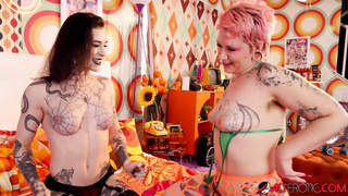 AltErotic Velvet Glisten - Viviana Rose & Randi Cheeks in a tattooed fetish scene  </a> <a href="#" id="bmk-btn" title="В закладки" style="font-size: 15px; vertical-align: middle;"><i class="fas fa-star" style="color: #666;"></i>