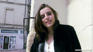 JacquieEtMichelTV Alba Very Open Au Pair FRENCH