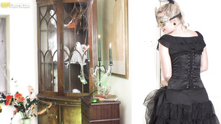 NHLPCentral Elle Hunter Treat for Mr Ghost