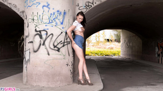 PJGirls Keira Flow Keira under the bridge