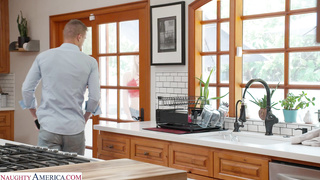 MyDaughtersHotFriend Scarlett Hampton