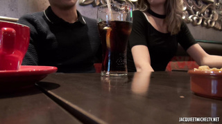 JacquieEtMichelTV Lea Attends A Shoot And Cracks FRENCH