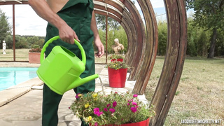 JacquieEtMichelTV Victoria The Beauty And The Gardener FRENCH