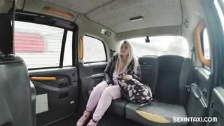 SexInTaxi E Jarushka Ross CZECH