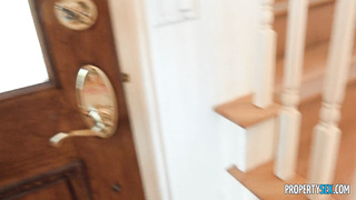 PropertySex Alexia Anders Vinnys Real Estate Agent