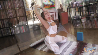 ManoJob Febby Twigs Freaky Yogi