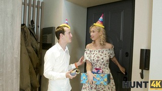 HuntK E Iris Kiss Kiss