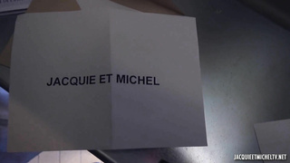 JacquieEtMichelTV Dora Adorable FRENCH