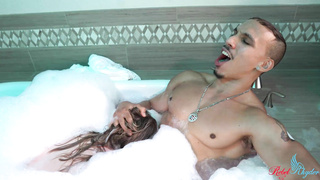 RebelRhyder E Jacuzzi Sex