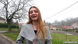 JacquieEtMichelTV Jessie Experiences The Tornado Marie FRENCH