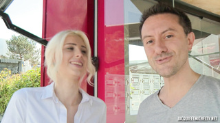 JacquieEtMichelTV Mandy Fighter Jet FRENCH