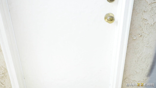 BrazzersExxtra Skylar Snow Sucking Off The Salesman