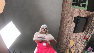 PinupFiles Kira Liv Santa Girl Lap Dance