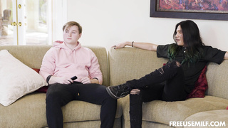 FreeUseMILF Lizzie Love Bringing Us Close