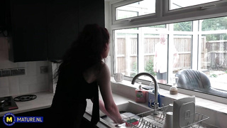 MatureNL Scarlet Fucking My British Stepmom