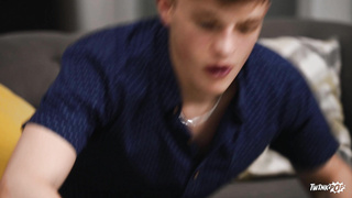 TwinkPop Grinding His Deck